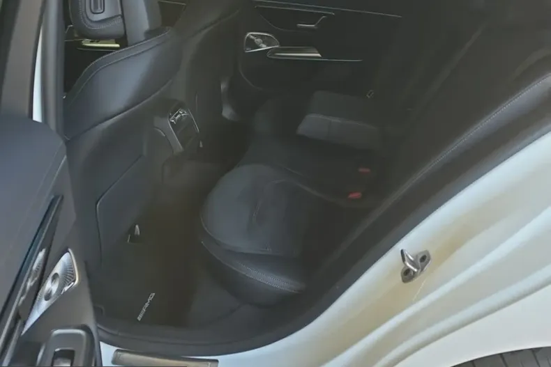 Mercedes-Benz E 300 (Clasa E) din 2024 cu 10.400 km - oferta MER204989 - foto 18