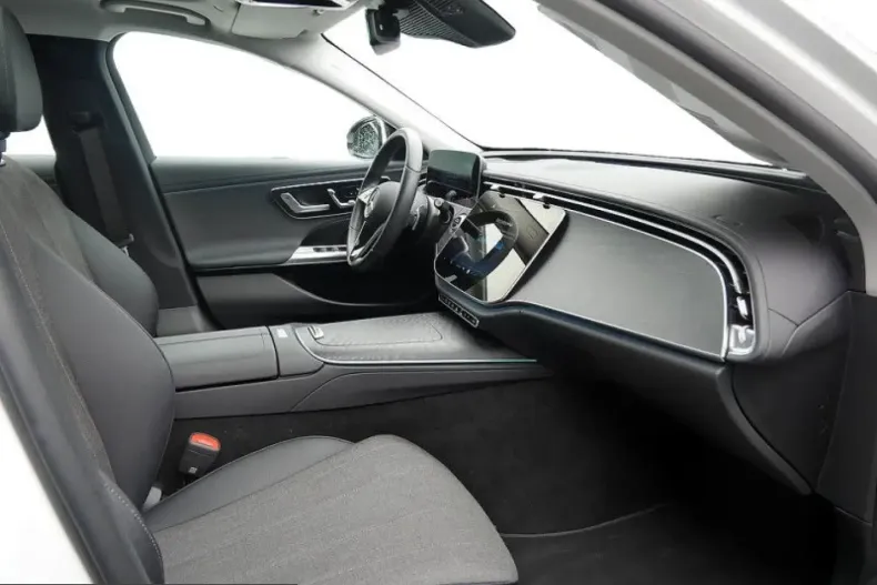 Mercedes-Benz E 400 (Clasa E) din 2025 cu 34.976 km - oferta MER204990 - foto 5