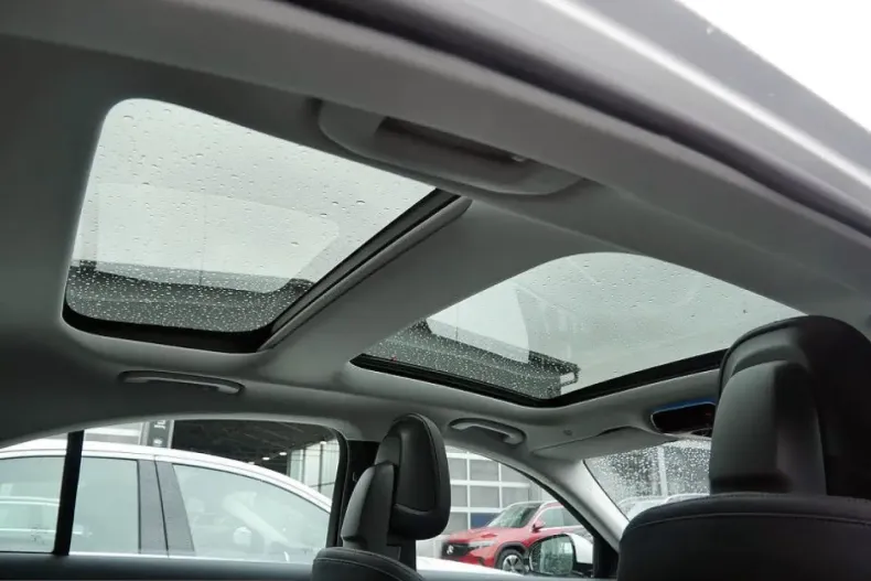 Mercedes-Benz E 400 (Clasa E) din 2025 cu 34.976 km - oferta MER204990 - foto 8