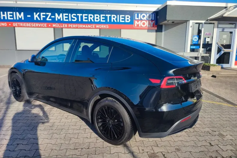 Tesla Model Y din 2023 cu 33.900 km - oferta TES204993 - foto 3