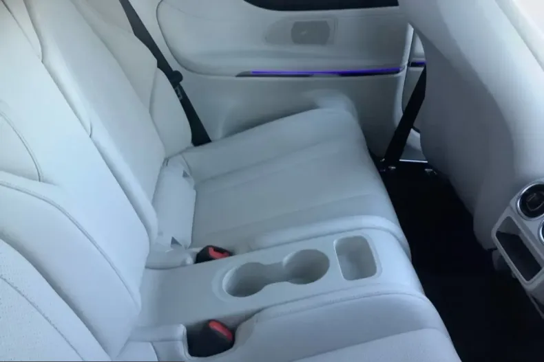 Mercedes-Benz CLE 300 (Clasa CLE) din 2024 cu 21.678 km - oferta MER204998 - foto 13