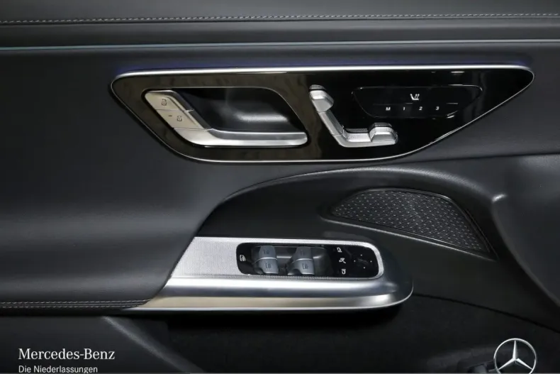 Mercedes-Benz E 300 (Clasa E) din 2025 cu 17.566 km - oferta MER205025 - foto 14