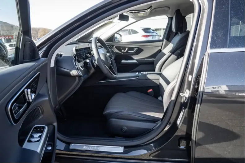 Mercedes-Benz E 300 (Clasa E) din 2025 cu 7.335 km - oferta MER205026 - foto 7