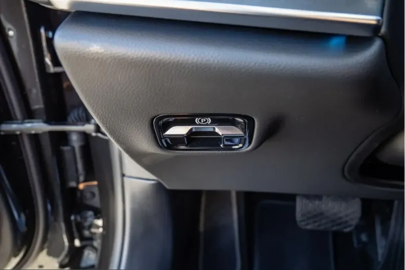 Mercedes-Benz E 300 (Clasa E) din 2025 cu 7.335 km - oferta MER205026 - foto 16