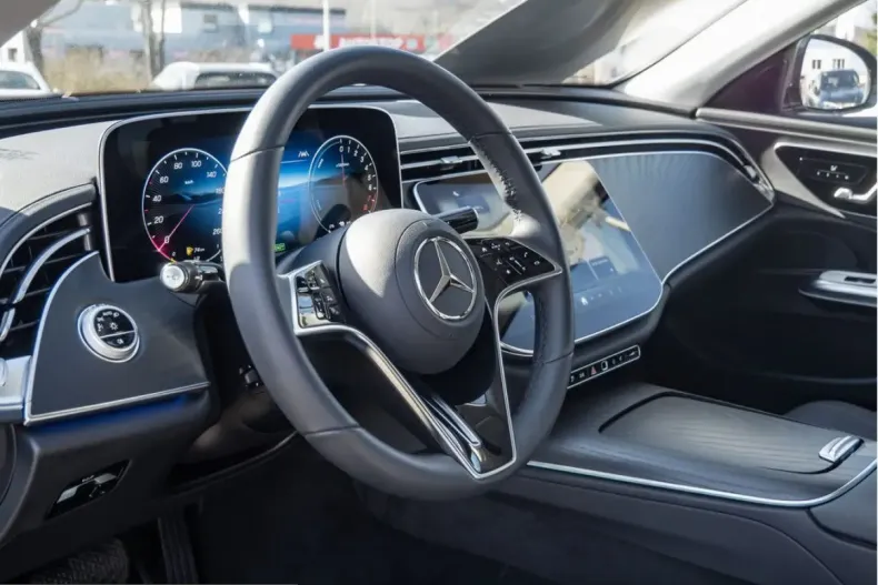 Mercedes-Benz E 300 (Clasa E) din 2025 cu 7.335 km - oferta MER205026 - foto 19