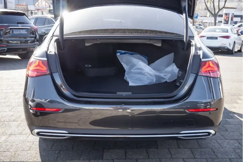 Mercedes-Benz E 300 (Clasa E) din 2025 cu 7.335 km - oferta MER205026 - foto 20