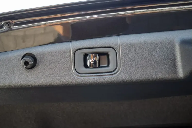 Mercedes-Benz E 300 (Clasa E) din 2025 cu 7.335 km - oferta MER205026 - foto 21