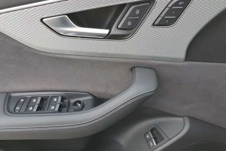 Audi Q8 din 2025 cu 8.716 km - oferta AUD205041 - foto 13