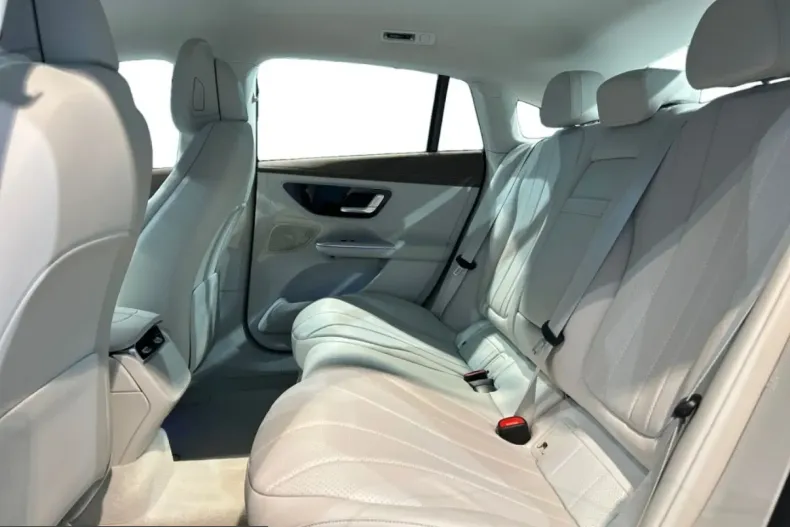 Mercedes-Benz EQE din 2023 cu 45.939 km - oferta MER205096 - foto 8