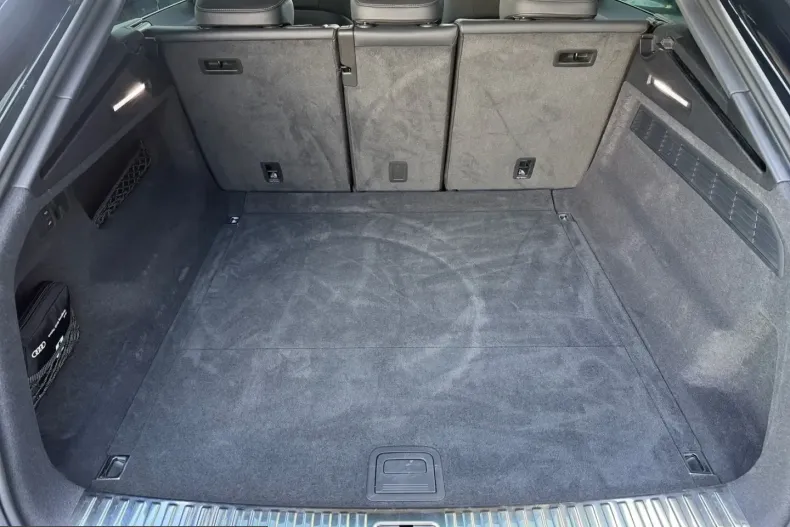 Audi Q8 din 2025 cu 13.677 km - oferta AUD205160 - foto 12