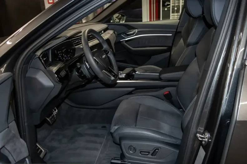 Audi Q8 e-tron din 2025 cu 4.458 km - oferta AUD205162 - foto 17