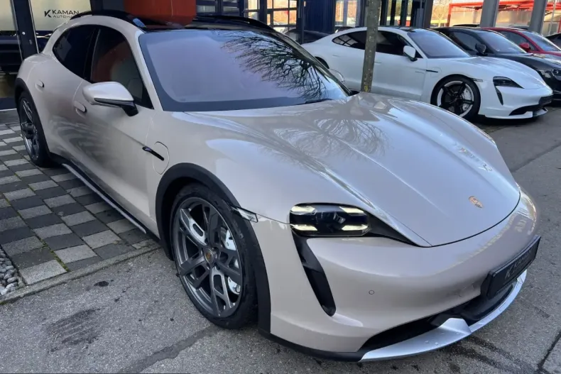 Porsche Taycan din 2023 cu 2.100 km - oferta POR205213 - foto 1