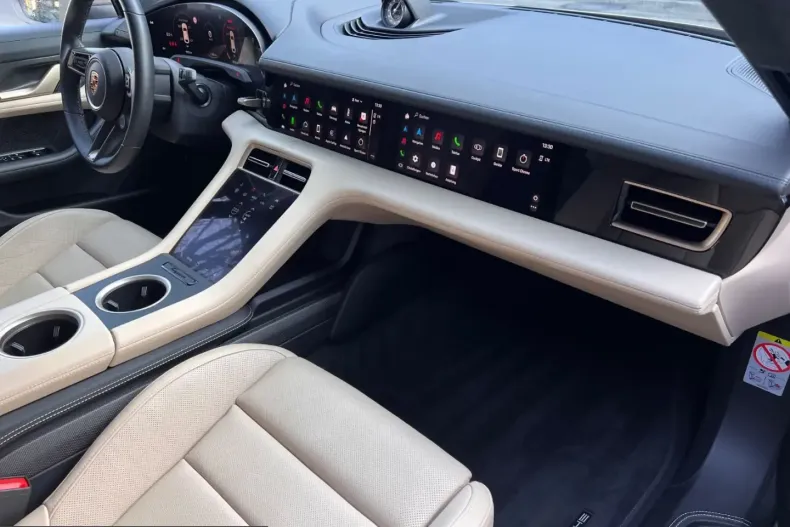 Porsche Taycan din 2023 cu 2.100 km - oferta POR205213 - foto 6