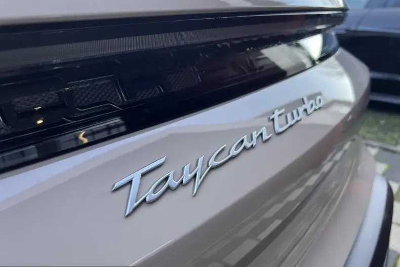 Porsche Taycan din 2023 cu 2.100 km - oferta POR205213 - foto 32