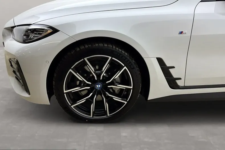 BMW i4 (Seria 4) din 2023 cu 17.888 km - oferta BMW205221 - foto 7