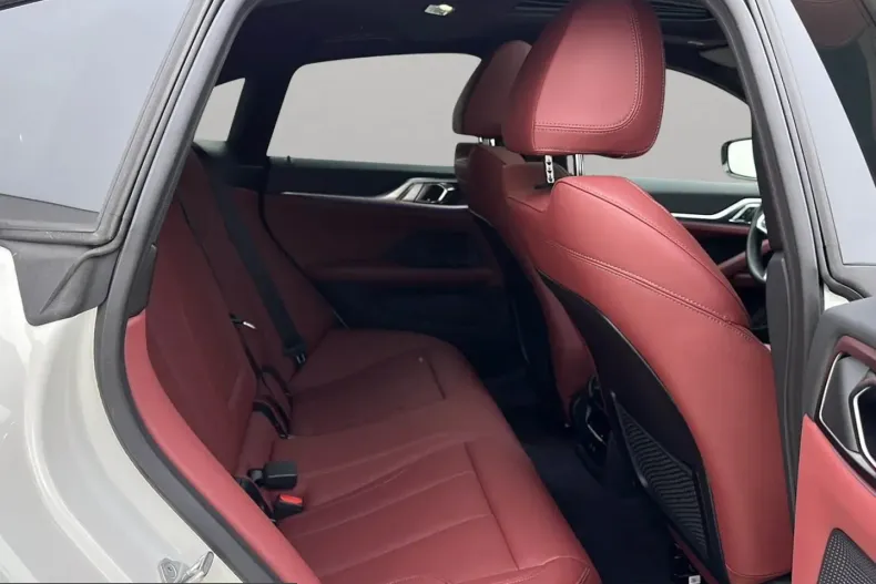 BMW i4 (Seria 4) din 2023 cu 17.888 km - oferta BMW205221 - foto 14