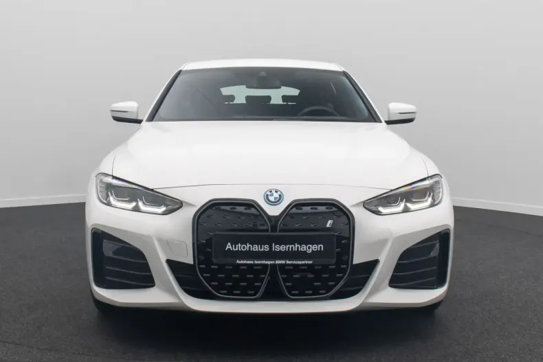 BMW i4 (Seria 4) din 2023 cu 24.878 km - oferta BMW205230 - foto 1