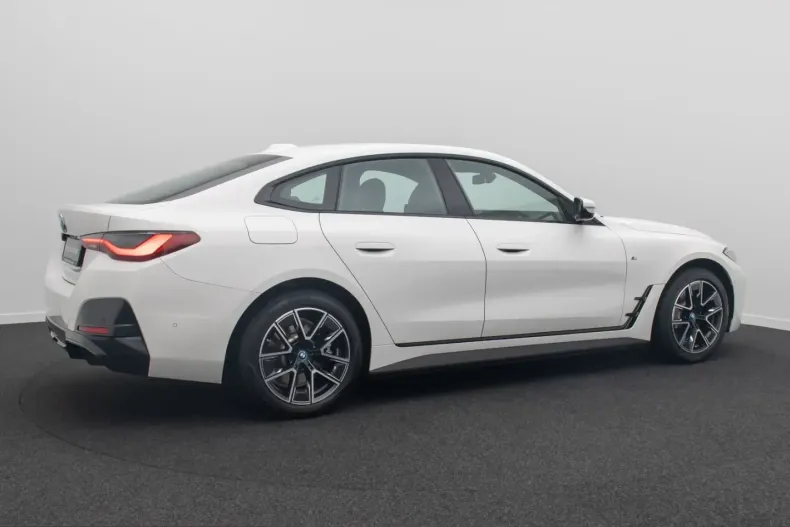 BMW i4 (Seria 4) din 2023 cu 24.878 km - oferta BMW205230 - foto 5