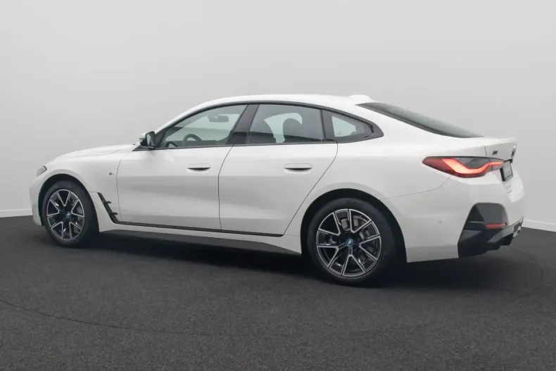 BMW i4 (Seria 4) din 2023 cu 24.878 km - oferta BMW205230 - foto 9