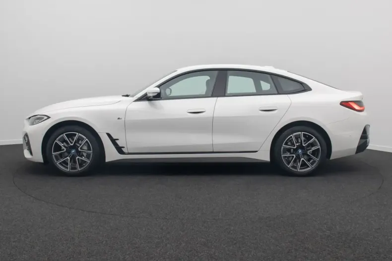 BMW i4 (Seria 4) din 2023 cu 24.878 km - oferta BMW205230 - foto 10