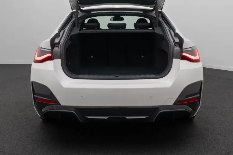 BMW i4 (Seria 4) din 2023 cu 24.878 km - oferta BMW205230 - foto 12