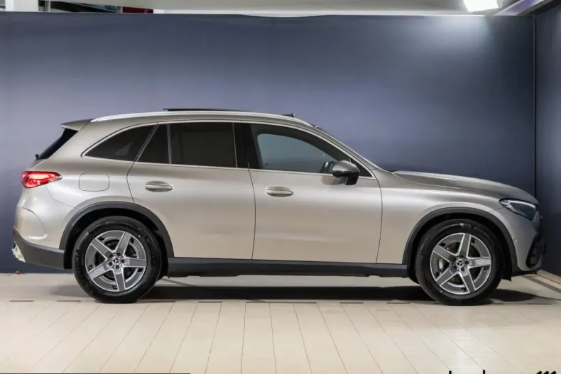 Mercedes-Benz GLC 300 (Clasa GLC) din 2023 cu 3.753 km - oferta MER205231 - foto 6