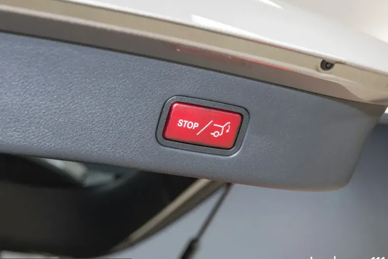 Mercedes-Benz GLC 300 (Clasa GLC) din 2023 cu 3.753 km - oferta MER205231 - foto 12