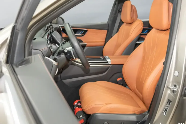 Mercedes-Benz GLC 300 (Clasa GLC) din 2023 cu 3.753 km - oferta MER205231 - foto 14