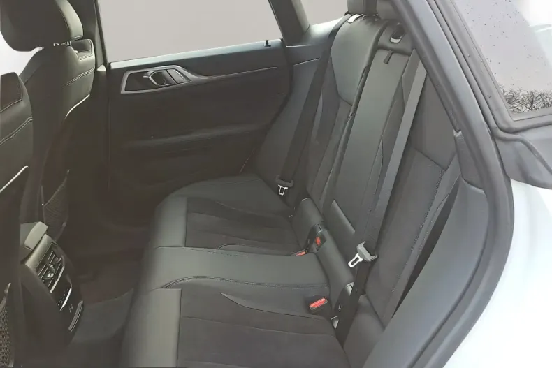 BMW i4 (Seria 4) din 2023 cu 11.345 km - oferta BMW205237 - foto 6