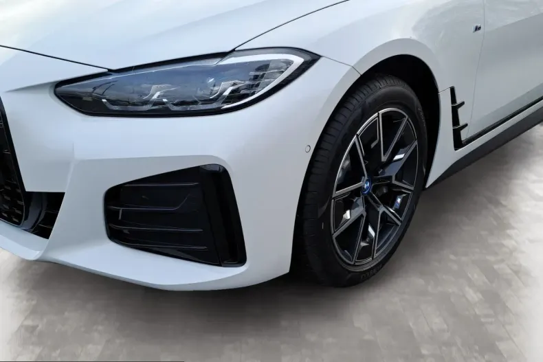 BMW i4 (Seria 4) din 2023 cu 11.345 km - oferta BMW205237 - foto 8