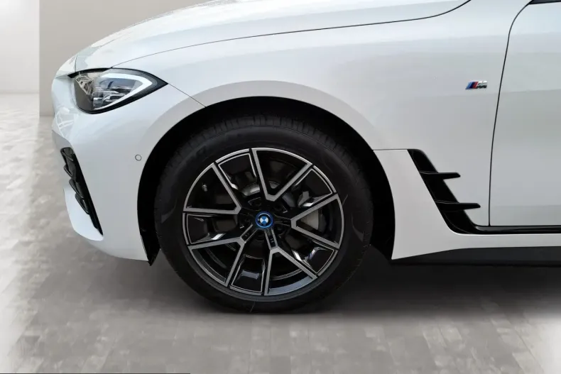 BMW i4 (Seria 4) din 2023 cu 11.345 km - oferta BMW205237 - foto 9