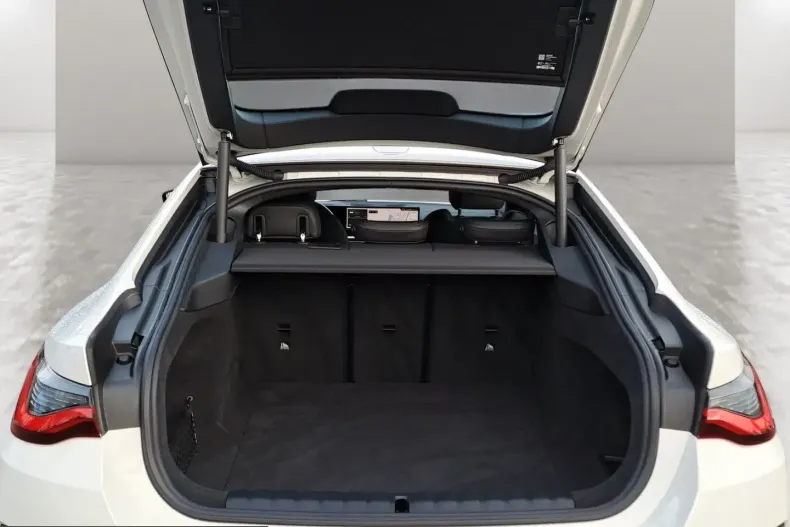 BMW i4 (Seria 4) din 2023 cu 11.345 km - oferta BMW205237 - foto 11