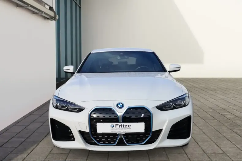 BMW i4 (Seria 4) din 2023 cu 33.504 km - oferta BMW205249 - foto 2