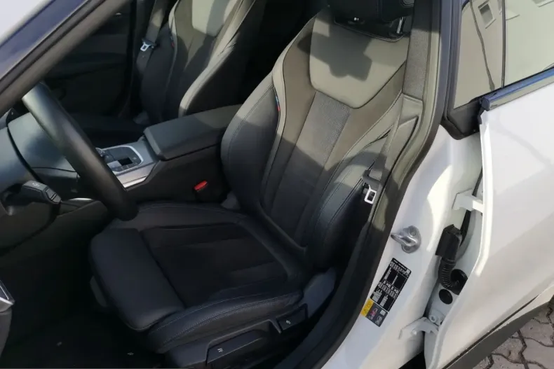 BMW i4 (Seria 4) din 2023 cu 33.504 km - oferta BMW205249 - foto 9