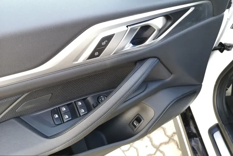 BMW i4 (Seria 4) din 2023 cu 33.504 km - oferta BMW205249 - foto 10