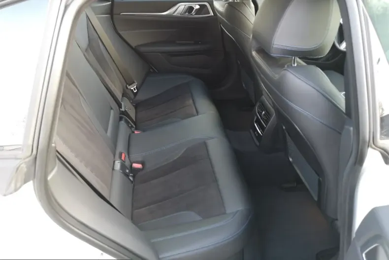 BMW i4 (Seria 4) din 2023 cu 33.504 km - oferta BMW205249 - foto 17