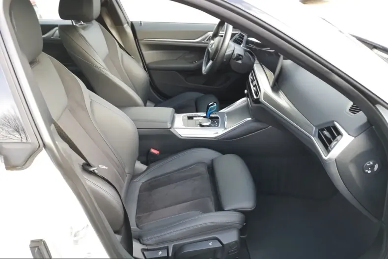 BMW i4 (Seria 4) din 2023 cu 33.504 km - oferta BMW205249 - foto 18