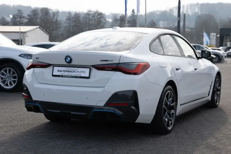 BMW i4 (Seria 4) din 2023 cu 22.728 km - oferta BMW205268 - foto 3