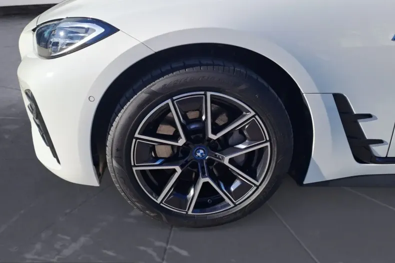 BMW i4 (Seria 4) din 2023 cu 12.510 km - oferta BMW205269 - foto 11