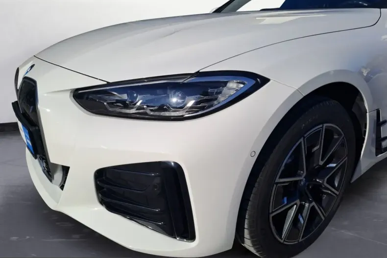 BMW i4 (Seria 4) din 2023 cu 12.510 km - oferta BMW205269 - foto 12