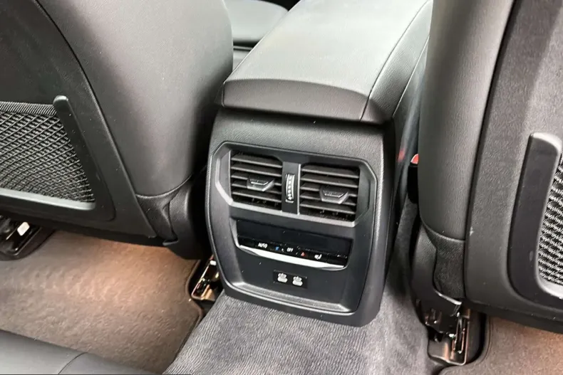 BMW i4 (Seria 4) din 2023 cu 26.195 km - oferta BMW205270 - foto 16