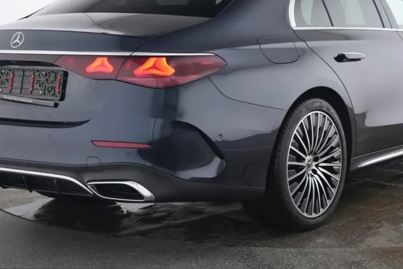 Mercedes-Benz E 220 (Clasa E) din 2025 cu 17.098 km - oferta MER205282 - foto 8