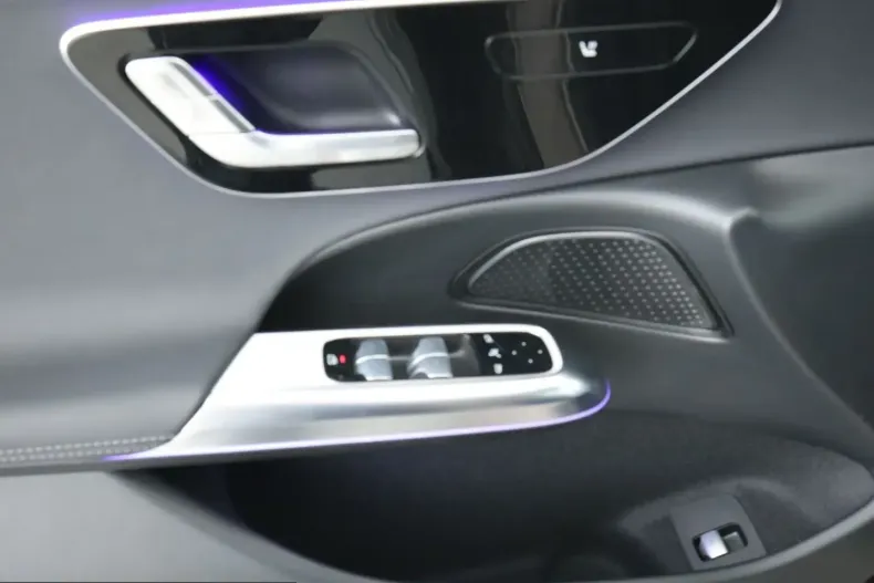 Mercedes-Benz E 220 (Clasa E) din 2025 cu 10.199 km - oferta MER205283 - foto 20