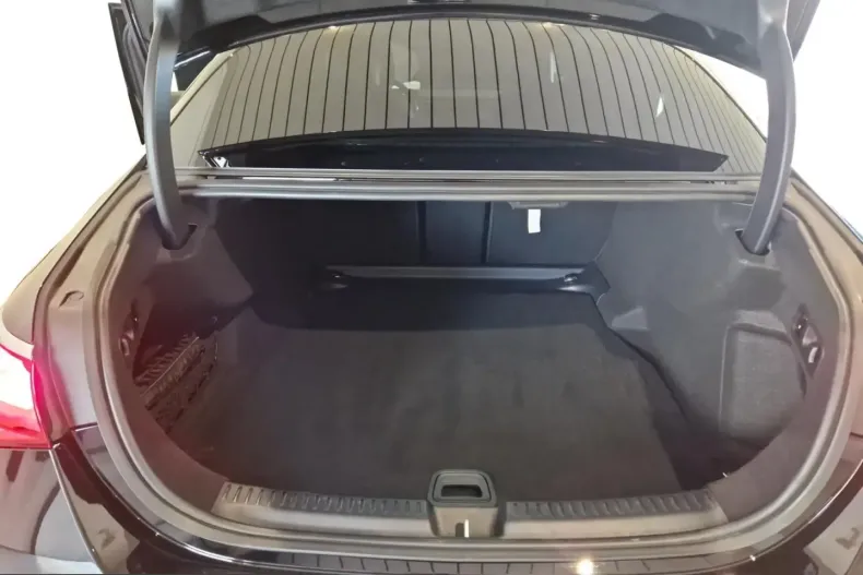 Mercedes-Benz E 220 (Clasa E) din 2025 cu 10.259 km - oferta MER205284 - foto 10