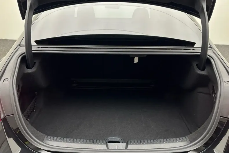 Mercedes-Benz E 220 (Clasa E) din 2025 cu 18.079 km - oferta MER205285 - foto 13