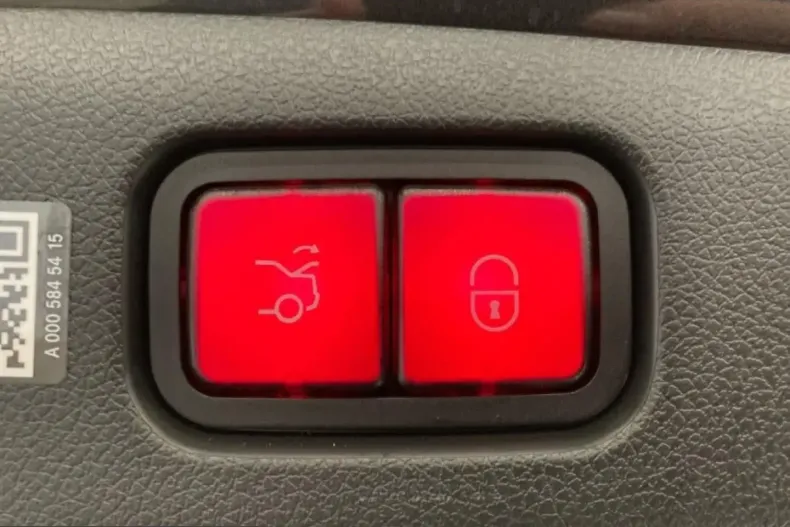 Mercedes-Benz E 200 (Clasa E) din 2024 cu 19.998 km - oferta MER205289 - foto 17