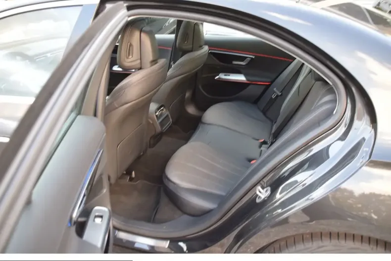 Mercedes-Benz E 200 (Clasa E) din 2024 cu 33.144 km - oferta MER205290 - foto 8