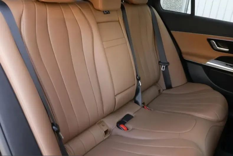 Mercedes-Benz E 220 (Clasa E) din 2025 cu 11.574 km - oferta MER205291 - foto 6