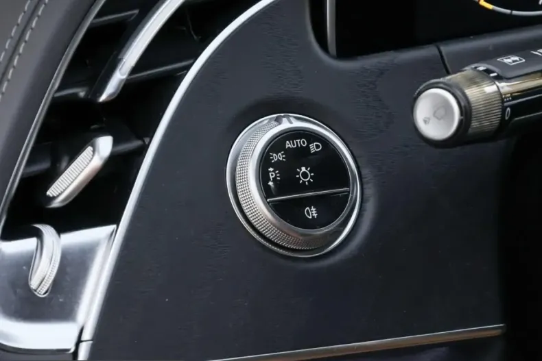 Mercedes-Benz E 220 (Clasa E) din 2025 cu 11.574 km - oferta MER205291 - foto 11