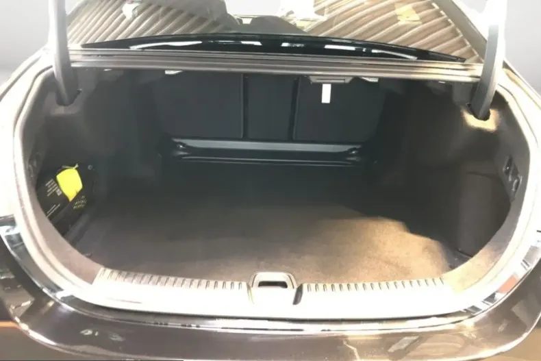 Mercedes-Benz E 220 (Clasa E) din 2025 cu 11.168 km - oferta MER205292 - foto 10